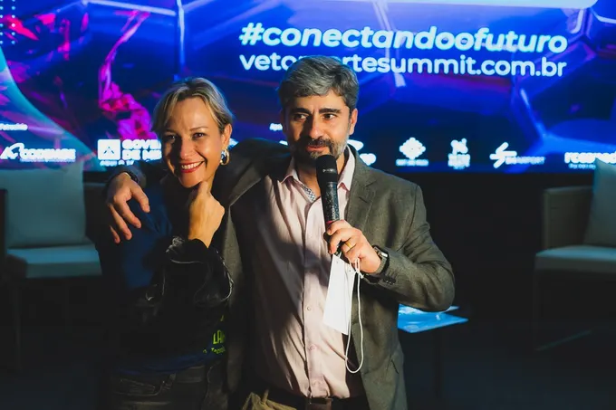 Renata Carvalho no palco do Vetor Norte Summit.